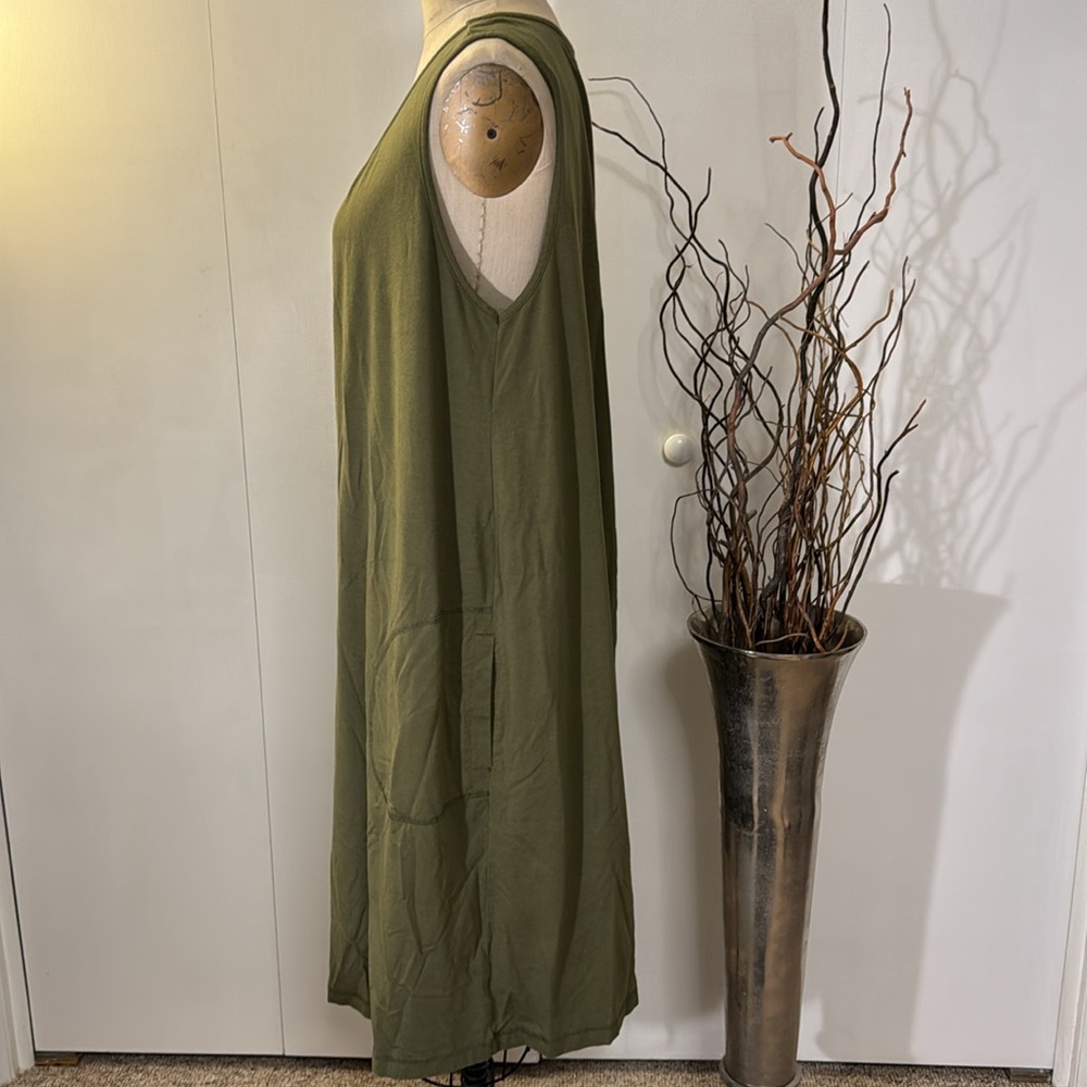 D & co beach green sleeveless Mitty scoop neck dress with pockets - Picture 3 of 6